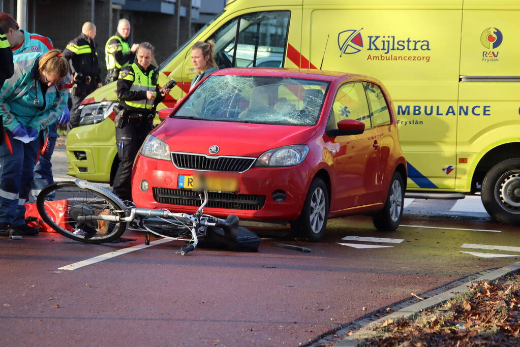 Fietser ernstig gewond bij botsing met auto