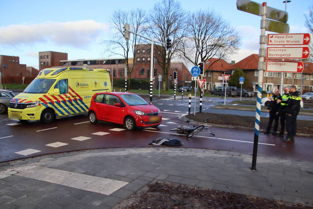 Fietser ernstig gewond bij botsing met auto