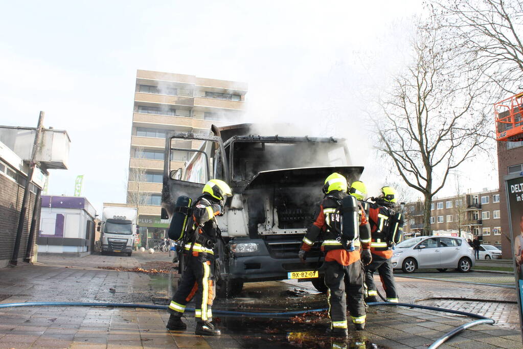Cabine van vuilniswagen volledig uitgebrand