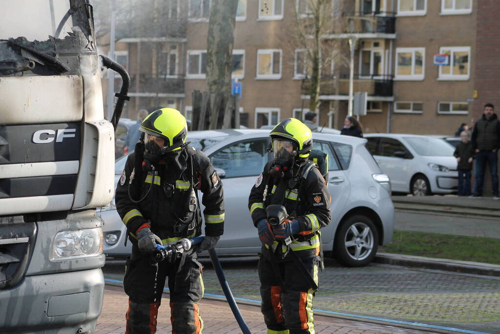 Cabine van vuilniswagen volledig uitgebrand