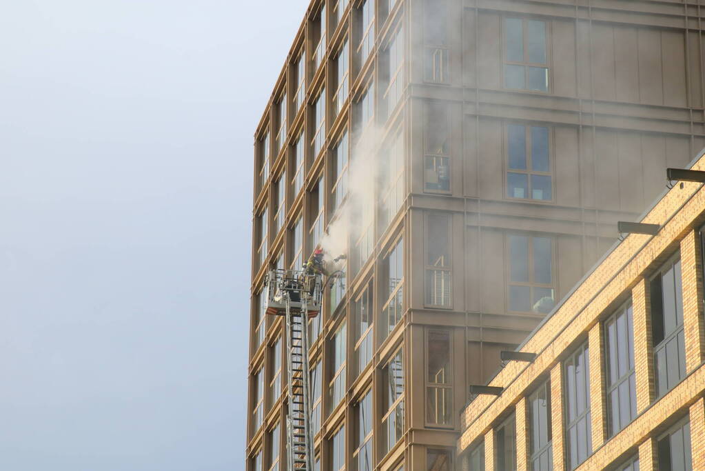 Zeer grote brand op zevende etage flat