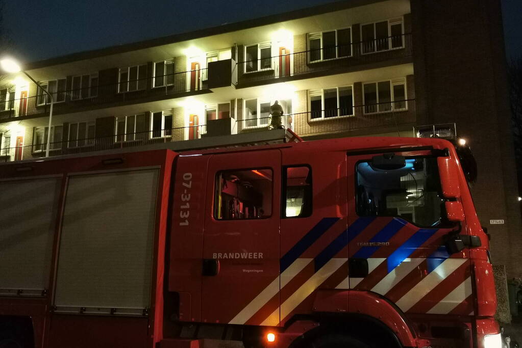 Brandweer verschaft zich toegang tot woning