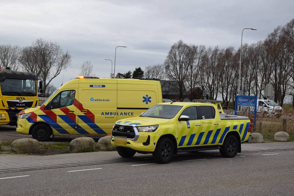 Vrouw gecontroleerd na kop-staart botsing