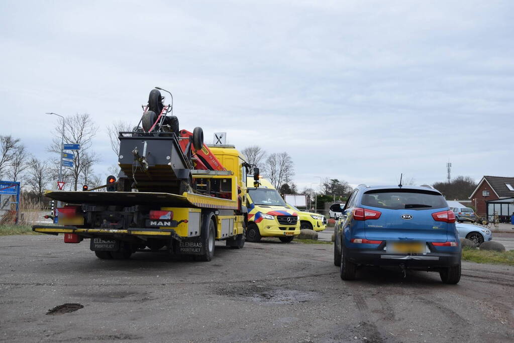 Vrouw gecontroleerd na kop-staart botsing