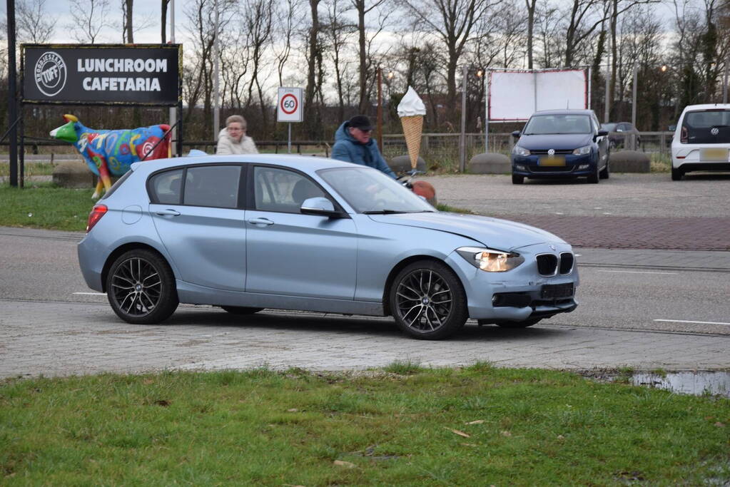 Vrouw gecontroleerd na kop-staart botsing