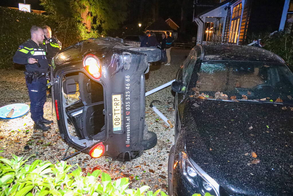 Sushi bezorger belandt in voortuin van woning