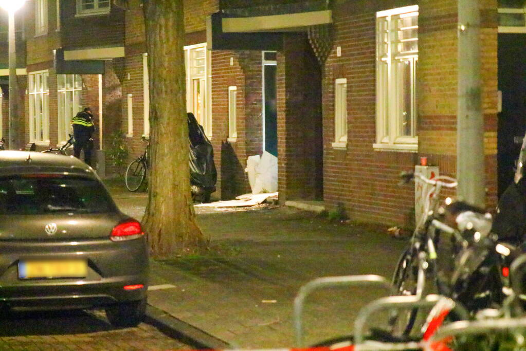 Flinke schade door explosie bij voordeur