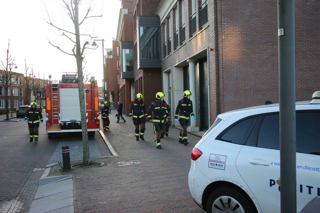 Zwaargewonde na val van dak bij bouwplaats