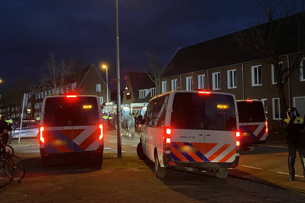 ME ingezet na rellen bij voetbalwedstrijd