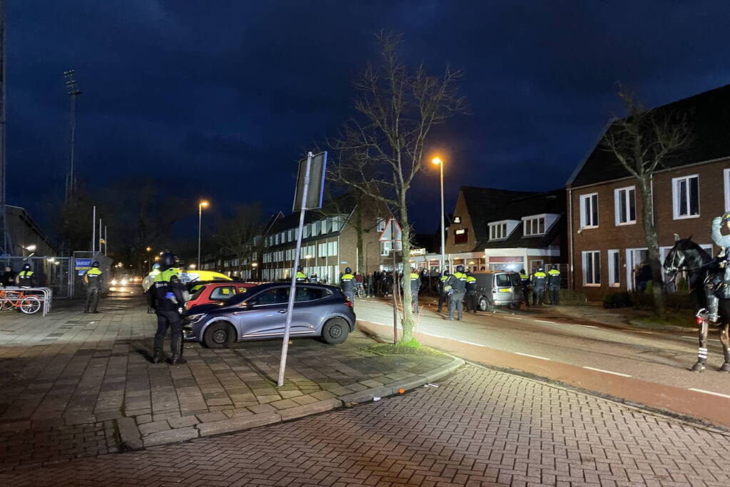 ME ingezet na rellen bij voetbalwedstrijd