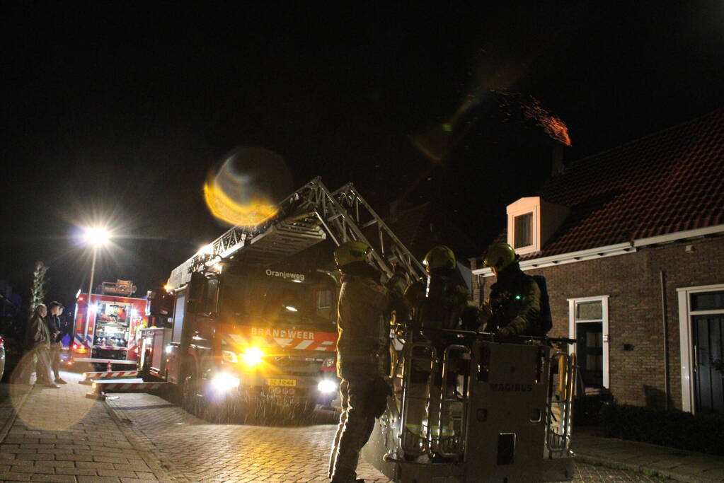 Vonkenregen bij schoorsteenbrand