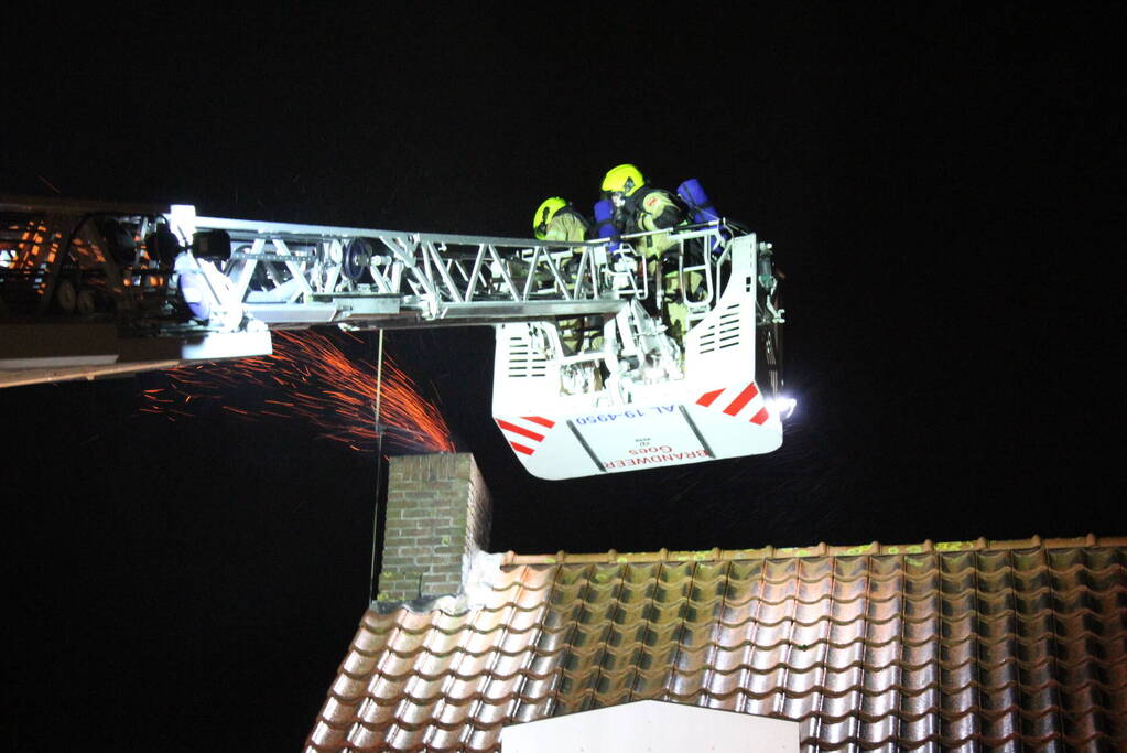 Vonkenregen bij schoorsteenbrand