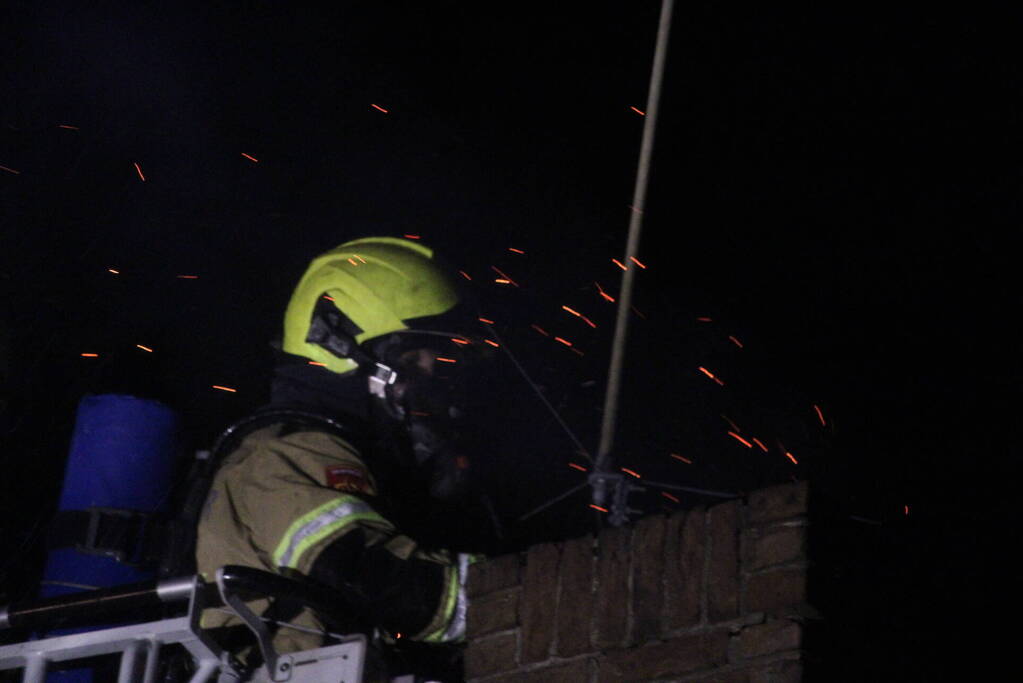 Vonkenregen bij schoorsteenbrand