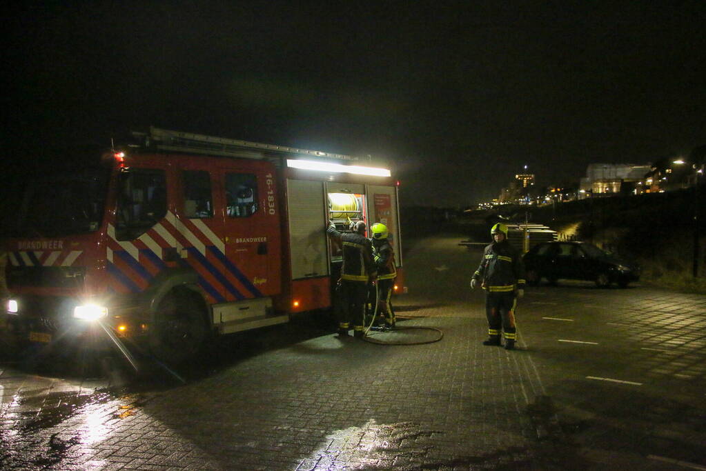 Stapel kerstbomen in brand