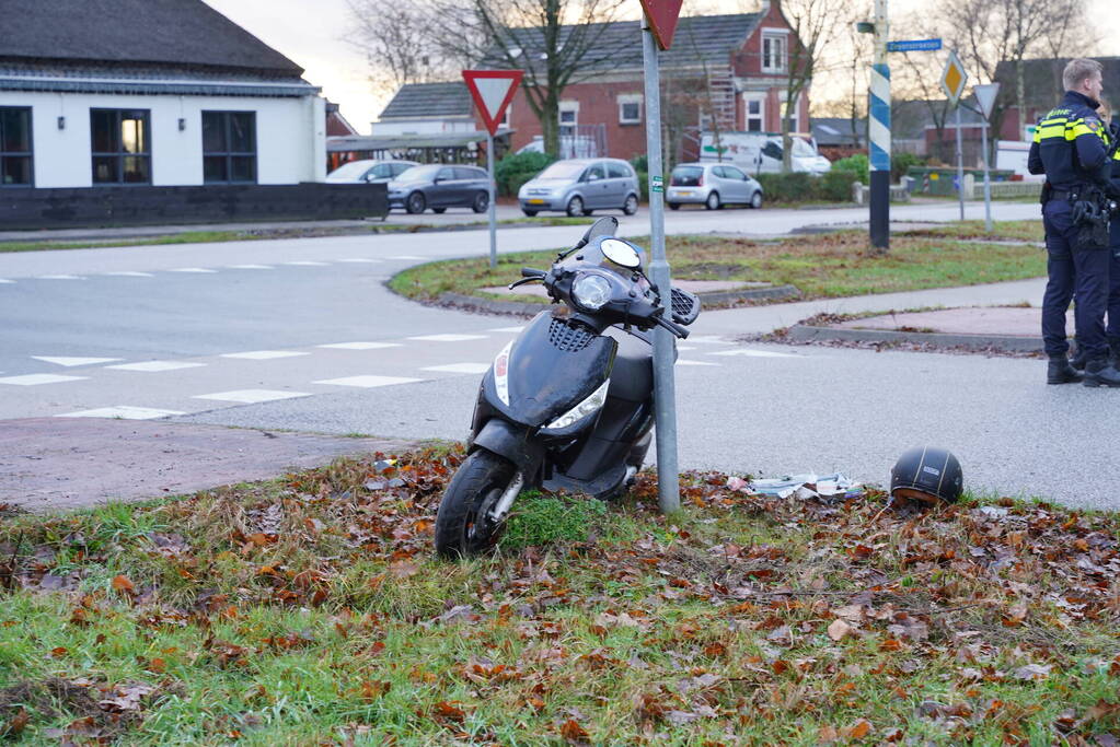 Scooterrijder gewond bij botsing met auto