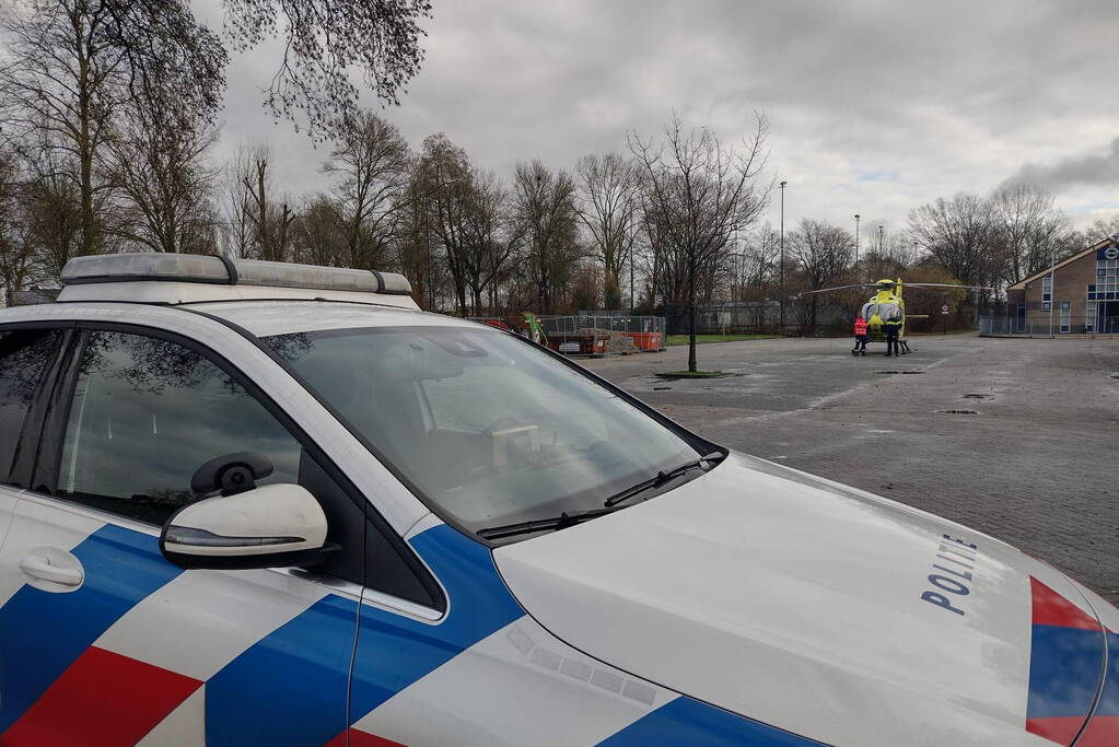 Veel hulpdiensten in de straat