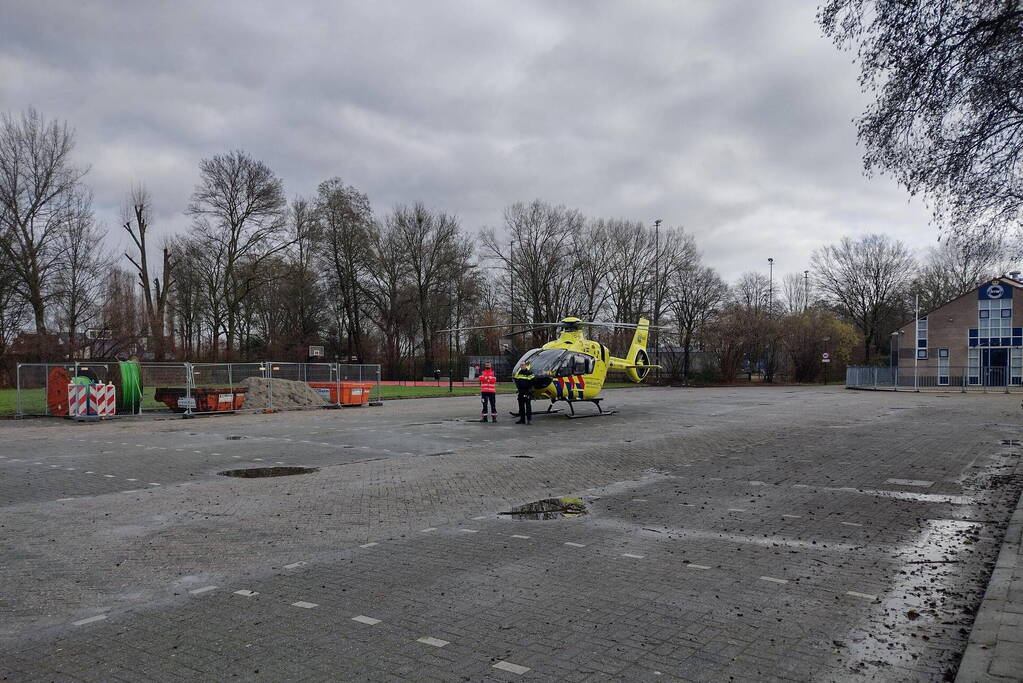 Veel hulpdiensten in de straat