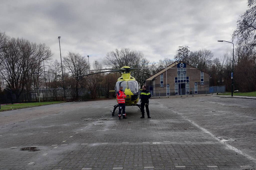 Veel hulpdiensten in de straat