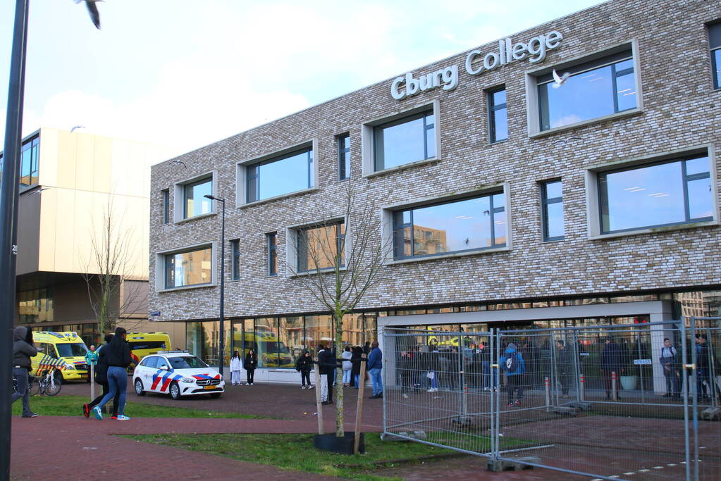 Gewonde bij steekpartij Cburg College