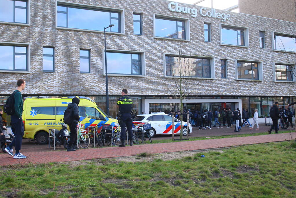 Gewonde bij steekpartij Cburg College