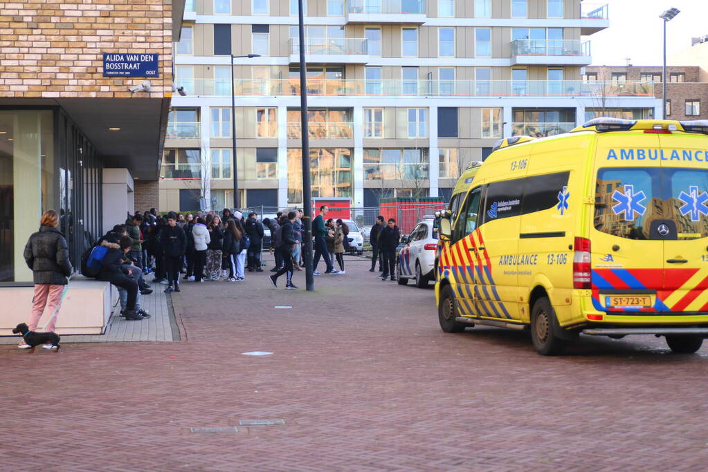 Gewonde bij steekpartij Cburg College