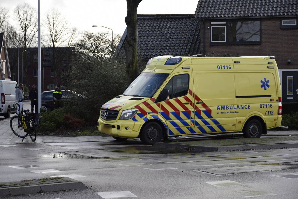 E-biker gewond bij botsing op rotonde