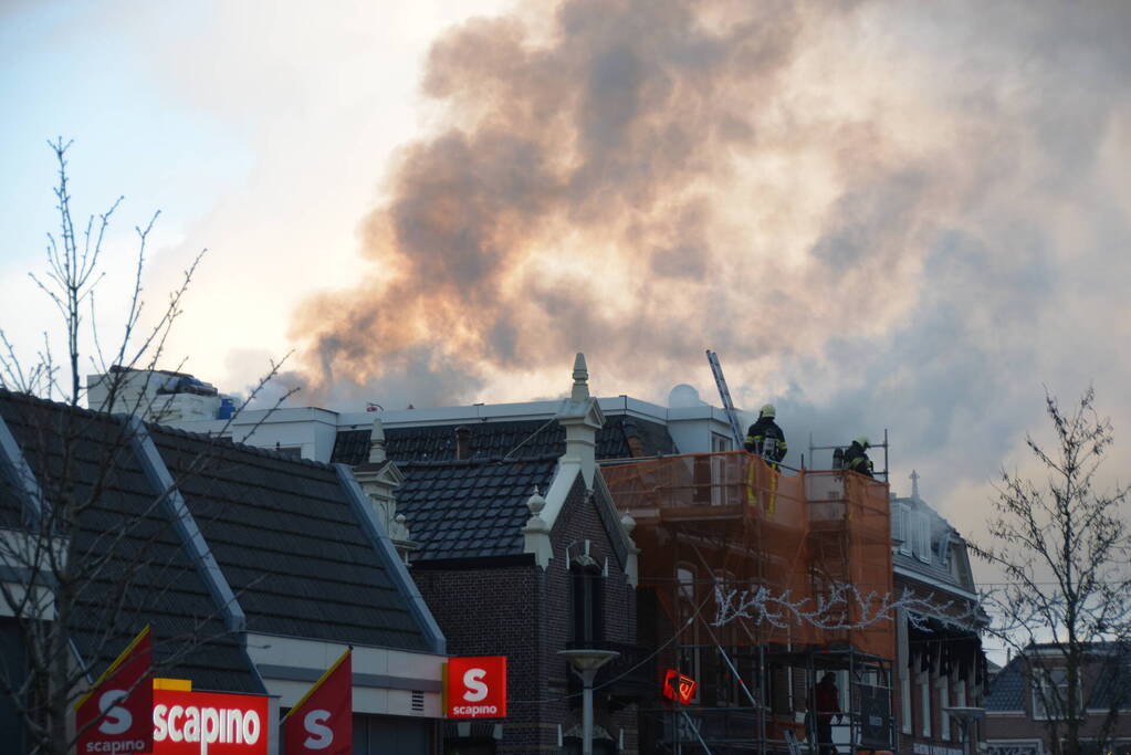 Flinke rook ontwikkeling bij uitslaande brand