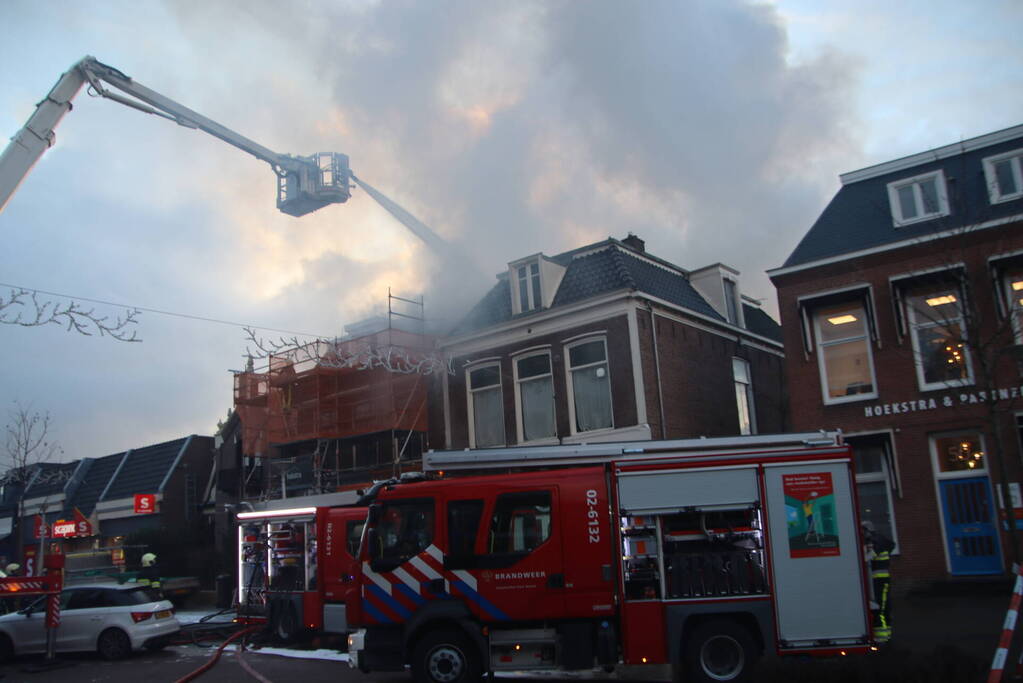 Flinke rook ontwikkeling bij uitslaande brand