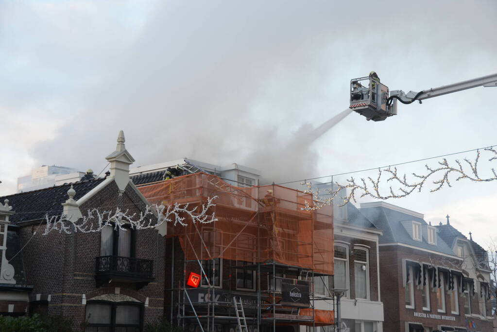 Flinke rook ontwikkeling bij uitslaande brand