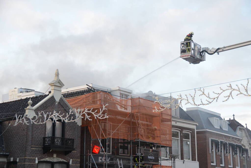 Flinke rook ontwikkeling bij uitslaande brand