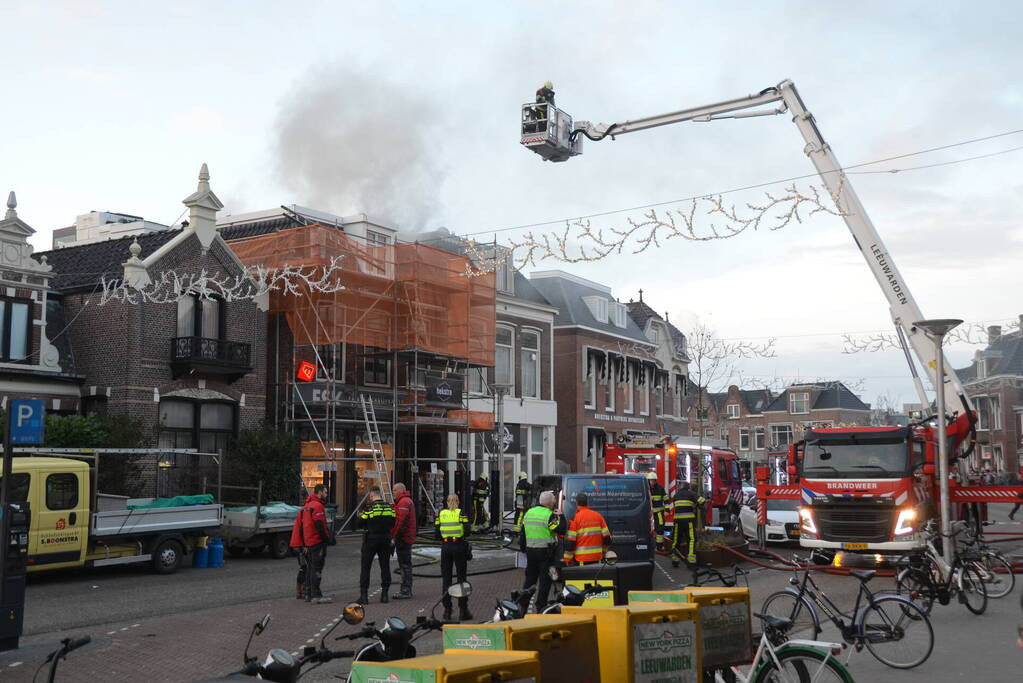 Flinke rook ontwikkeling bij uitslaande brand