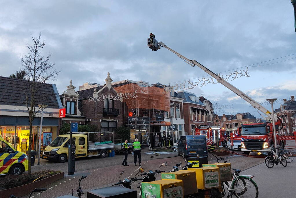 Flinke rook ontwikkeling bij uitslaande brand