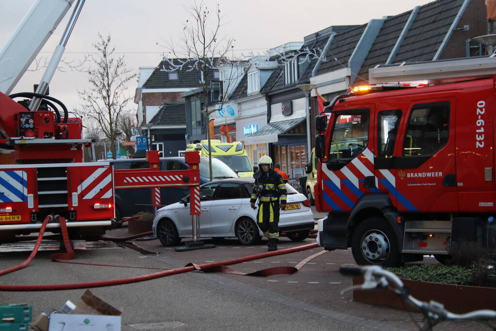 Flinke rook ontwikkeling bij uitslaande brand