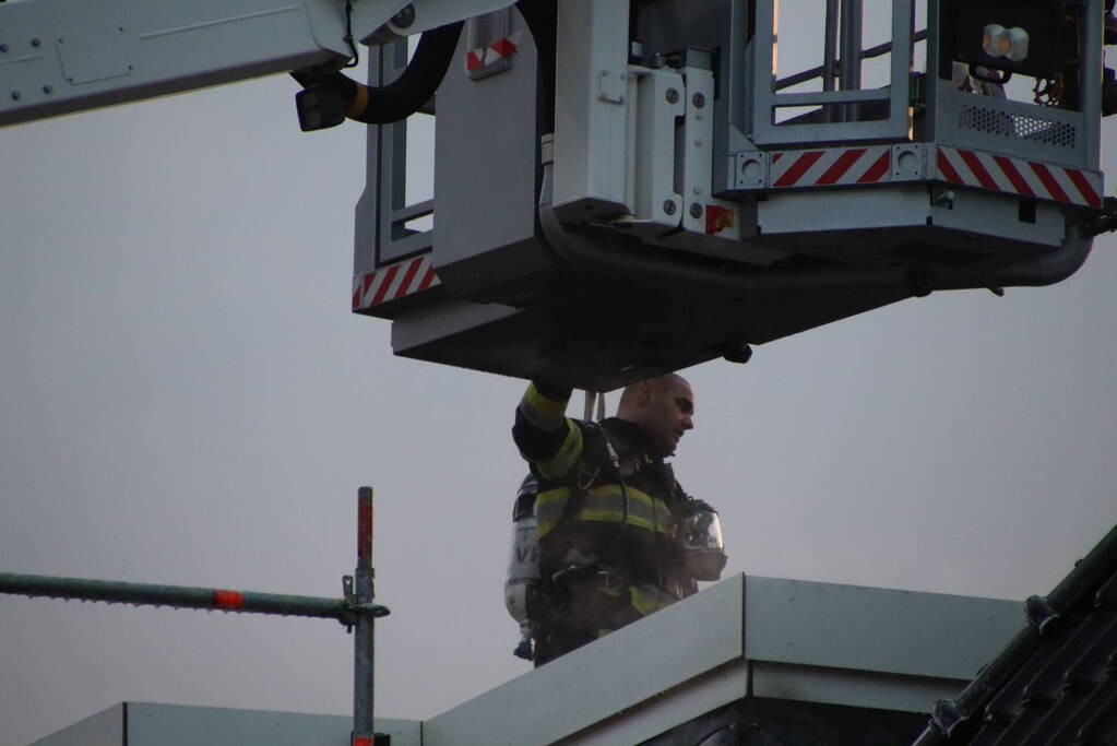 Flinke rook ontwikkeling bij uitslaande brand