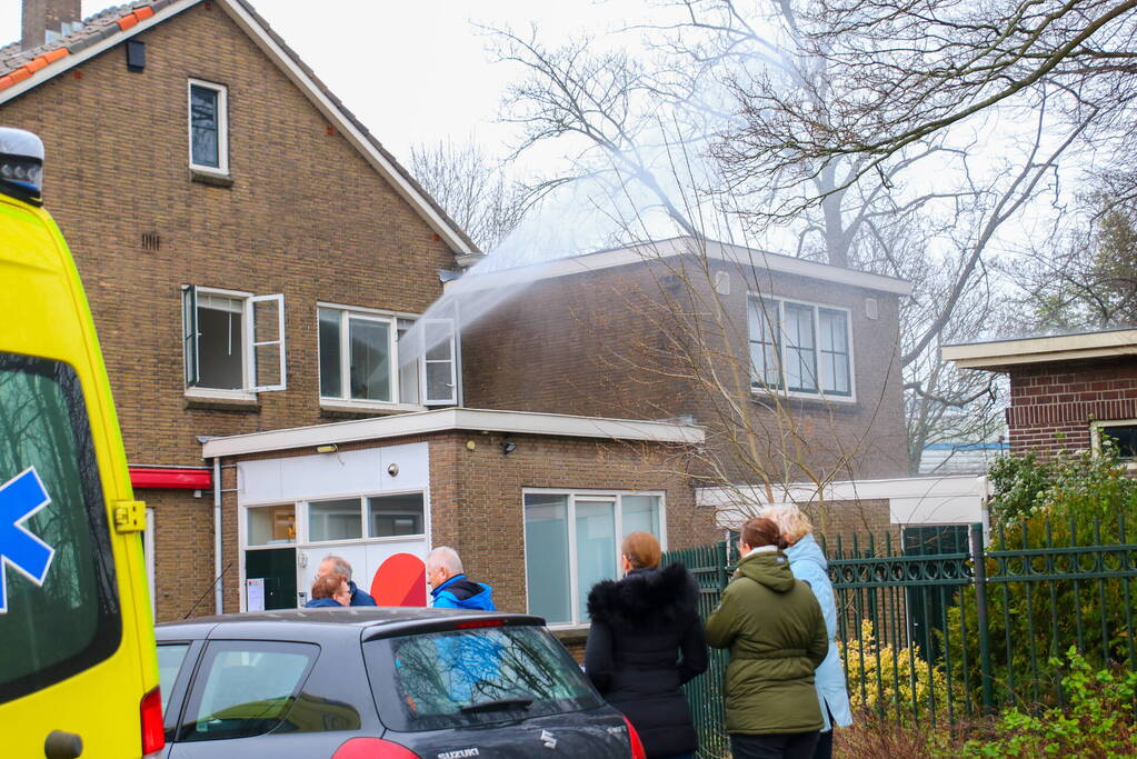 Brandweer blust brand in appartement