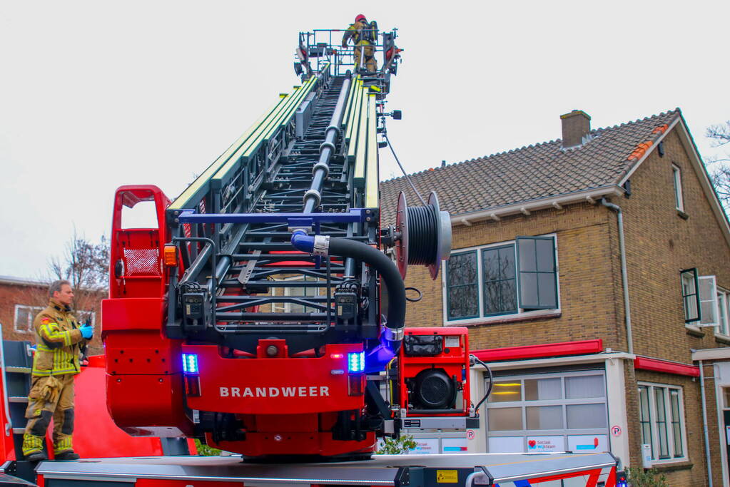 Brandweer blust brand in appartement
