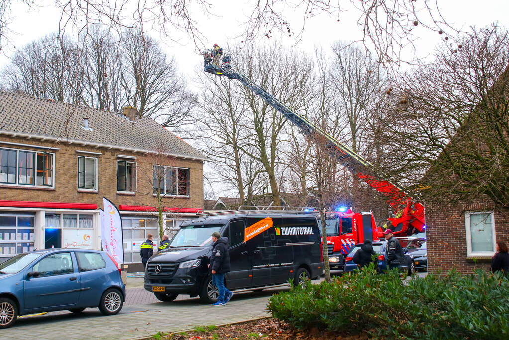 Brandweer blust brand in appartement
