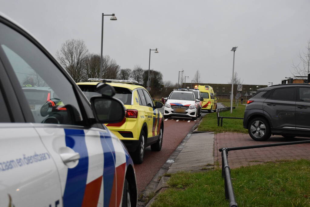Traumahelikopter landt bij schoolgebouw