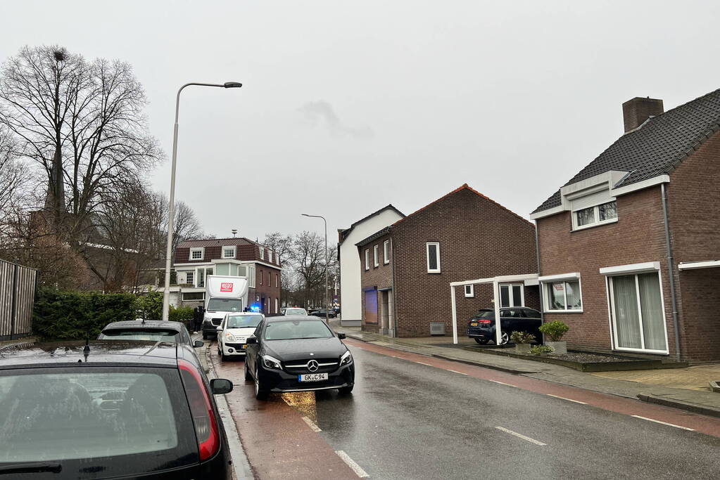 Vrouw gewond bij botsing tegen bakwagen
