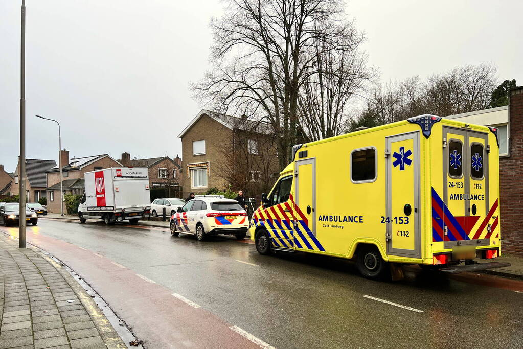 Vrouw gewond bij botsing tegen bakwagen