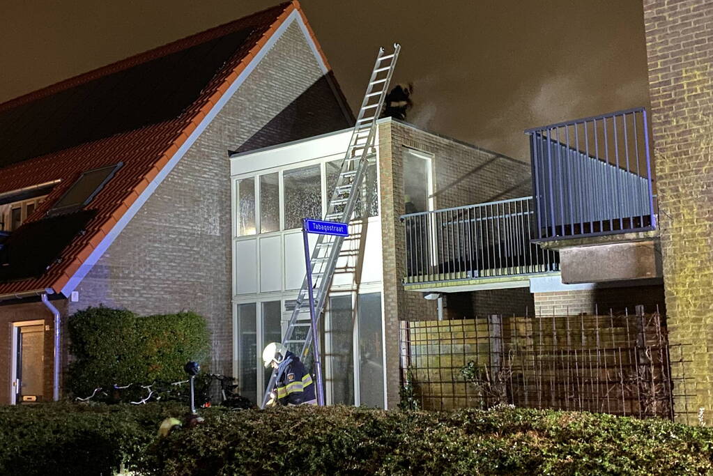 Brand in portiek woning