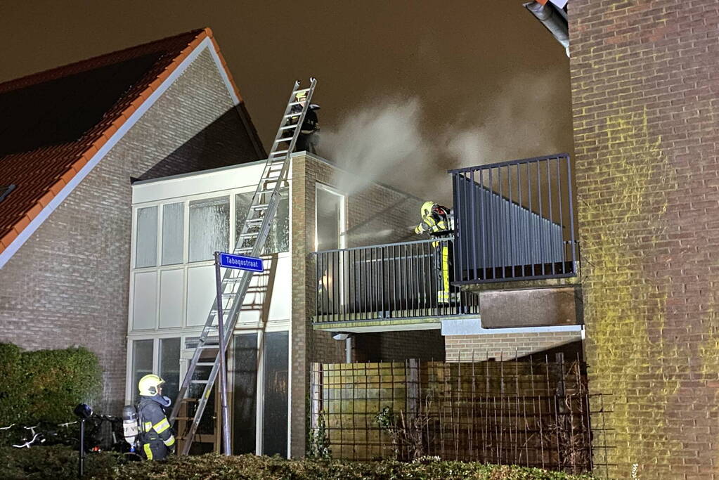 Brand in portiek woning
