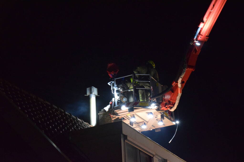 Schoorsteenbrand snel onder controle