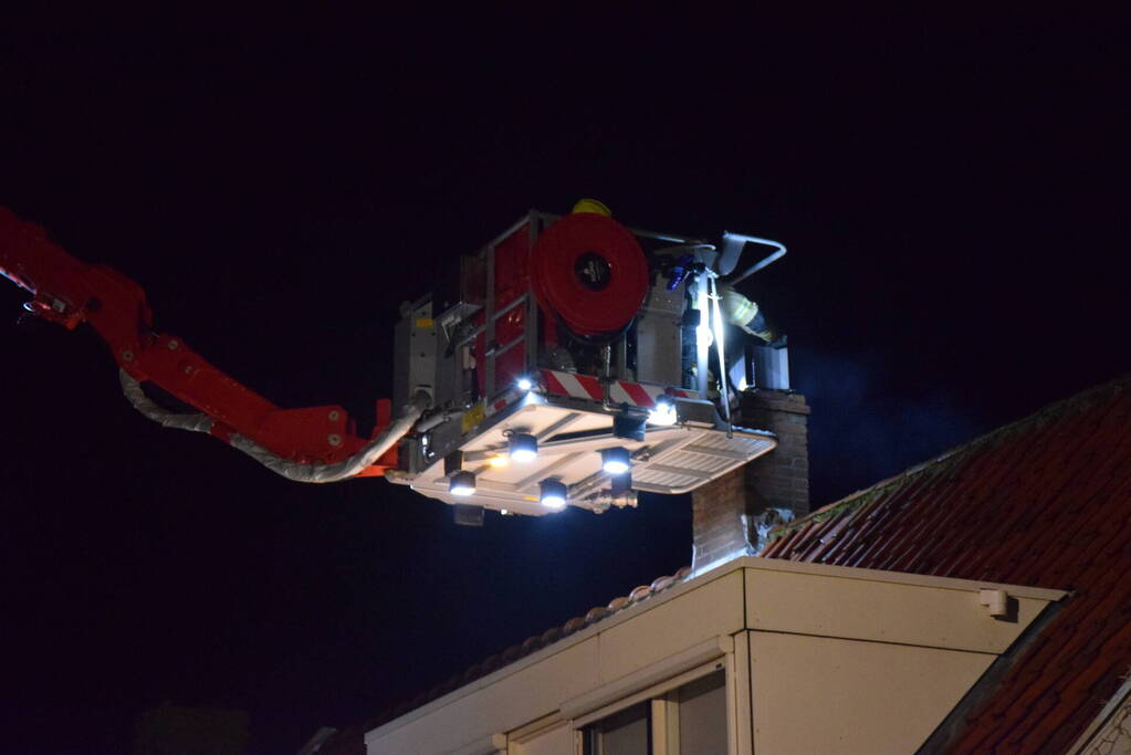 Schoorsteenbrand snel onder controle