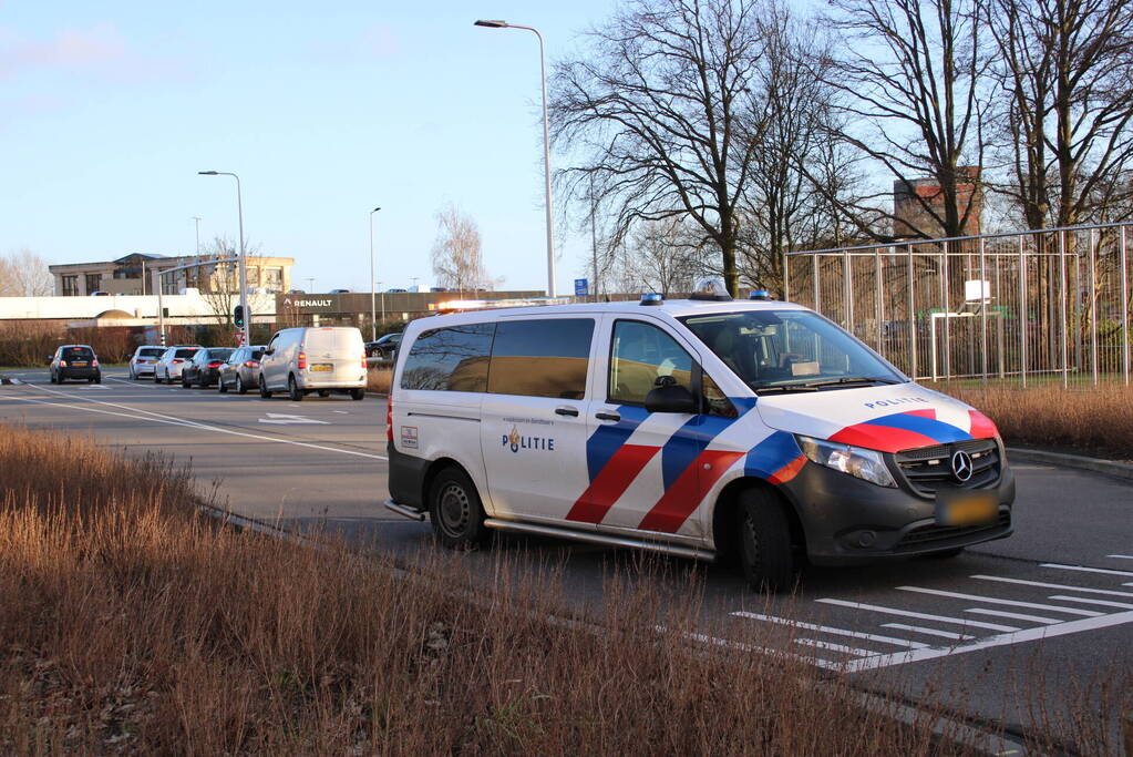 Fietser geschept door personenauto