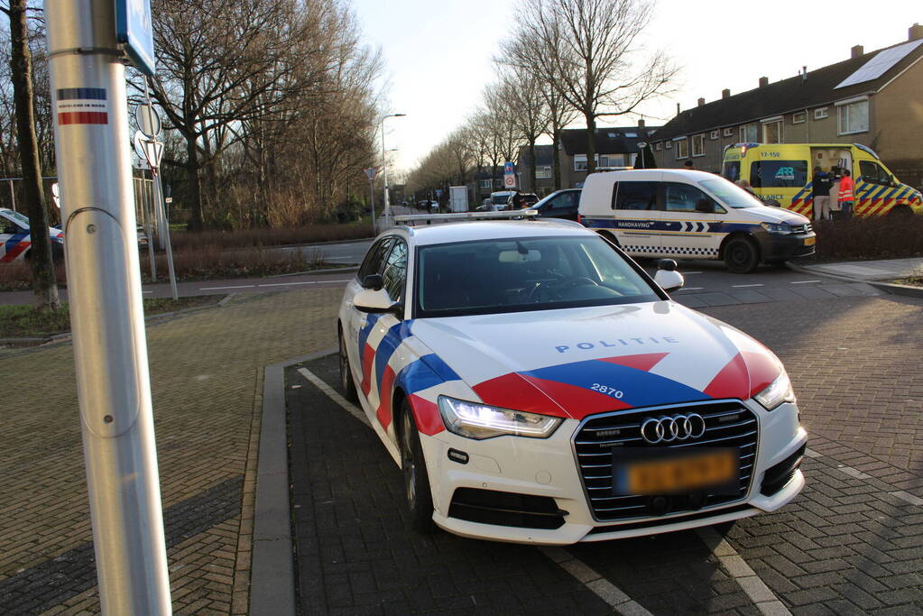 Fietser geschept door personenauto