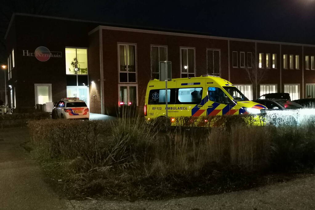 Scooterrijder en fietser frontaal in botsing