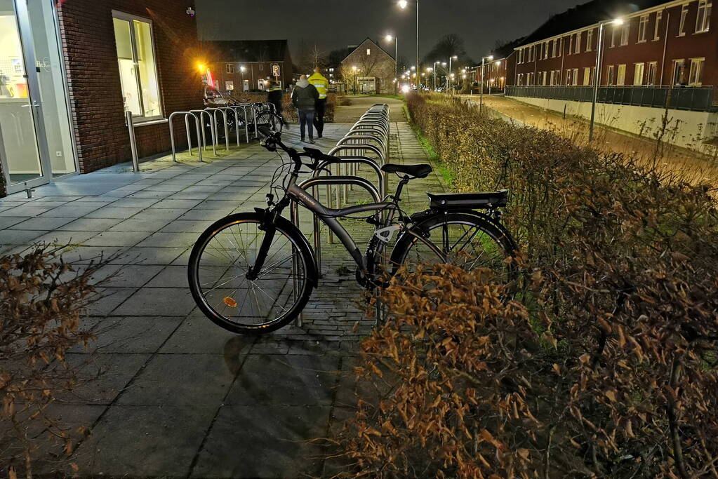 Scooterrijder en fietser frontaal in botsing