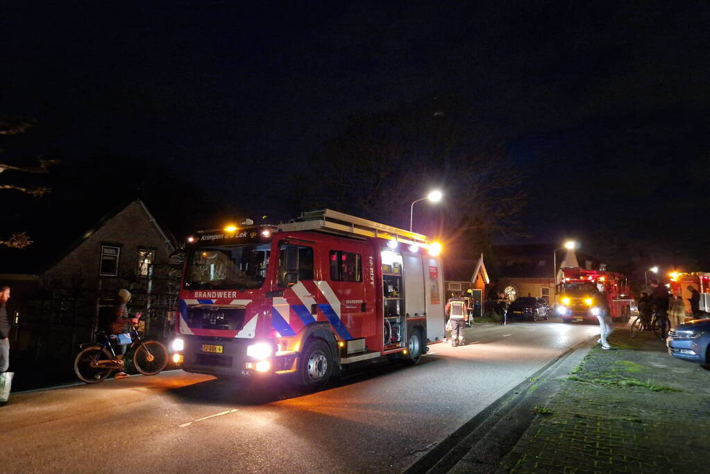 Brandweer blust schoorsteenbrand