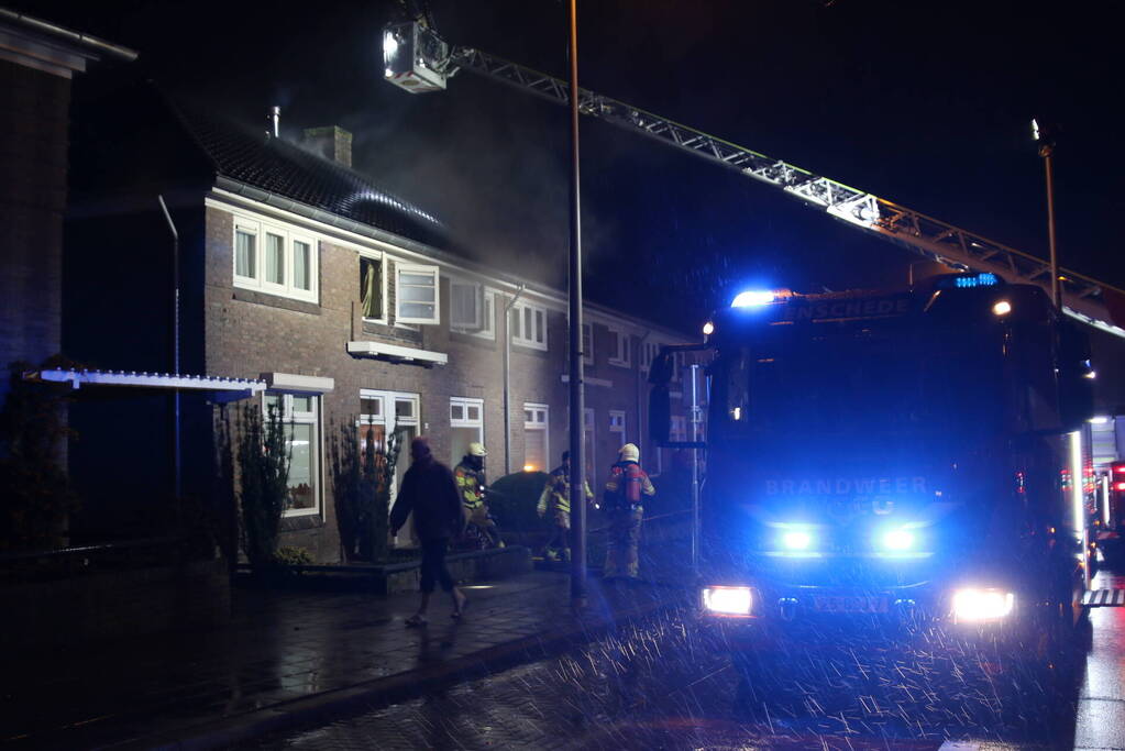 Veel rook bij woningbrand